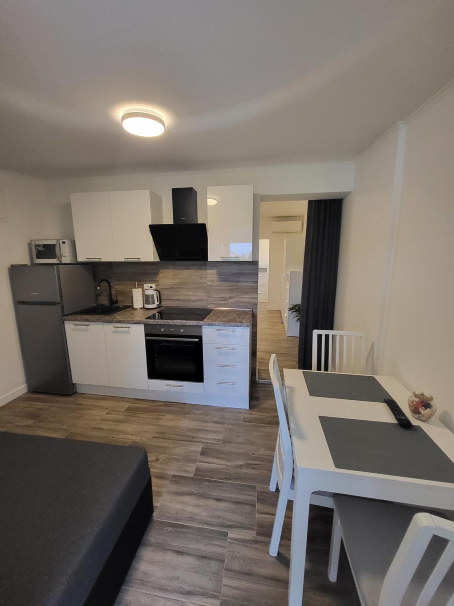 Apartmani i sobe Mara Palit Exteriör bild