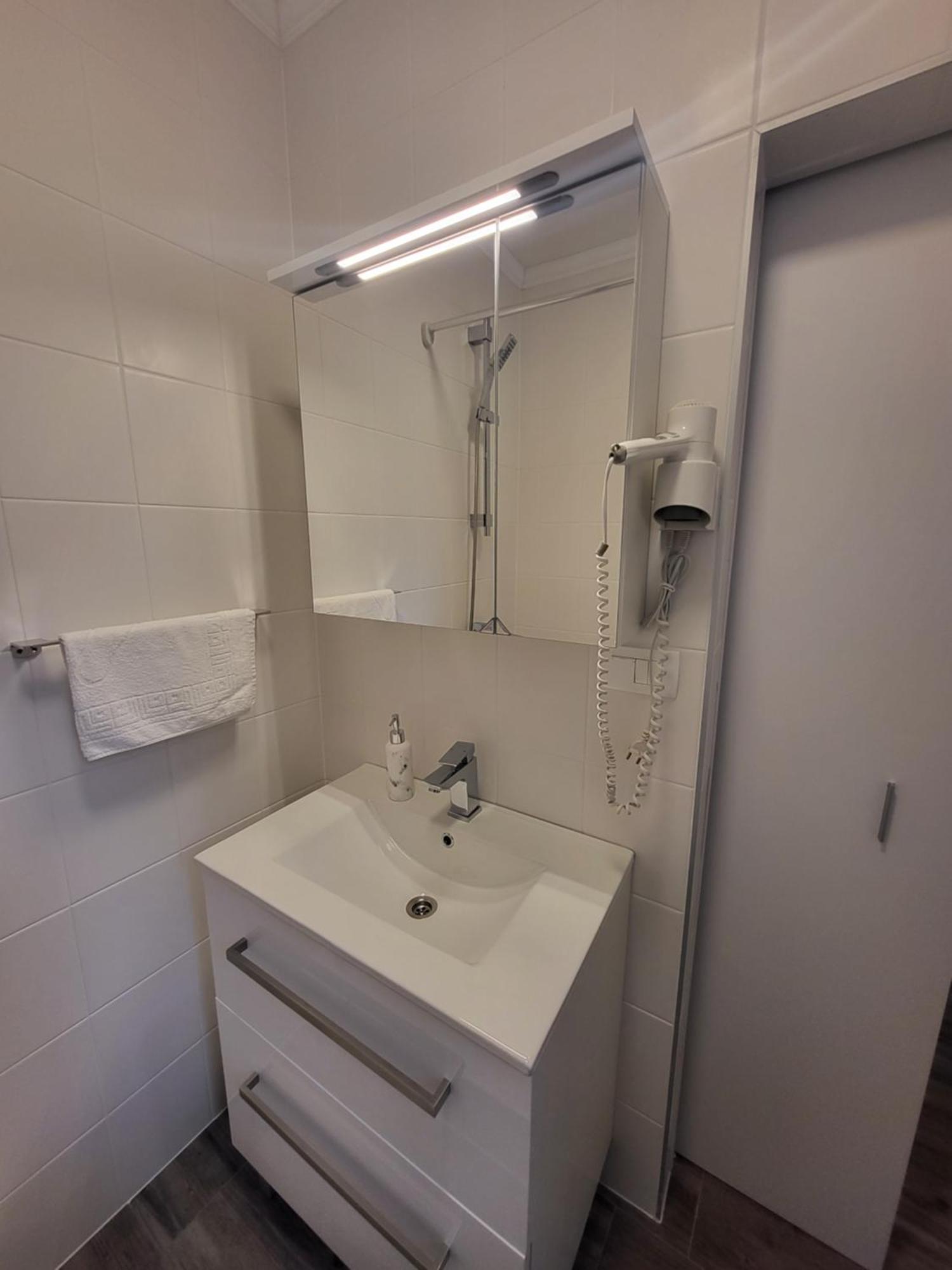 Apartmani i sobe Mara Palit Exteriör bild